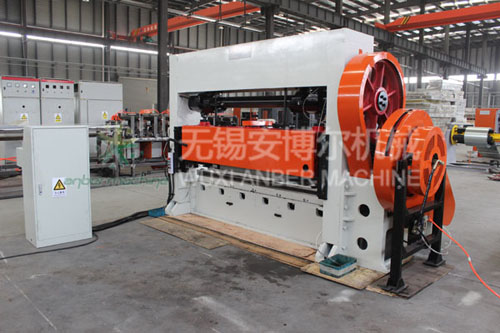 Heavy-duty expanded metal mesh machine